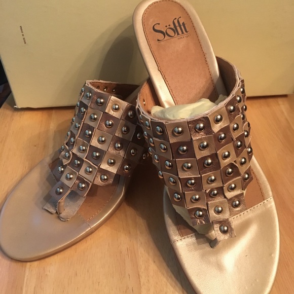 Sofft gold bronze gladiator studded leather thong - Picture 3 of 6